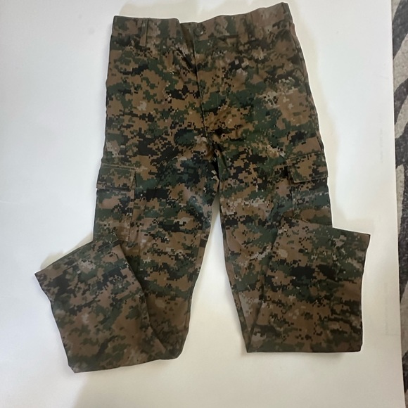 Green and Brown Camouflage Matching Set Durable Outdoor Wear - Picture 5 of 11